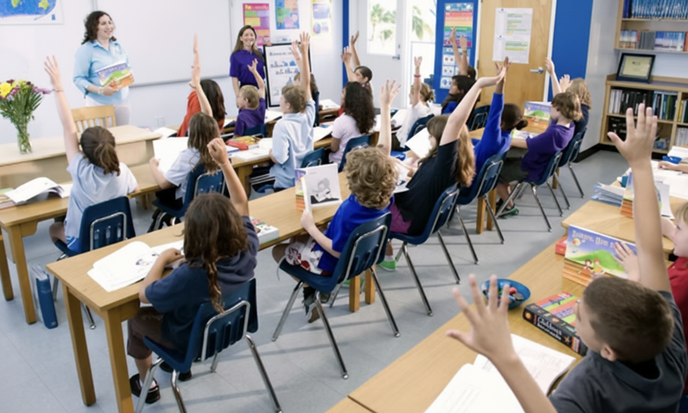 Estudiante aclarando vocabulario durante la lectura